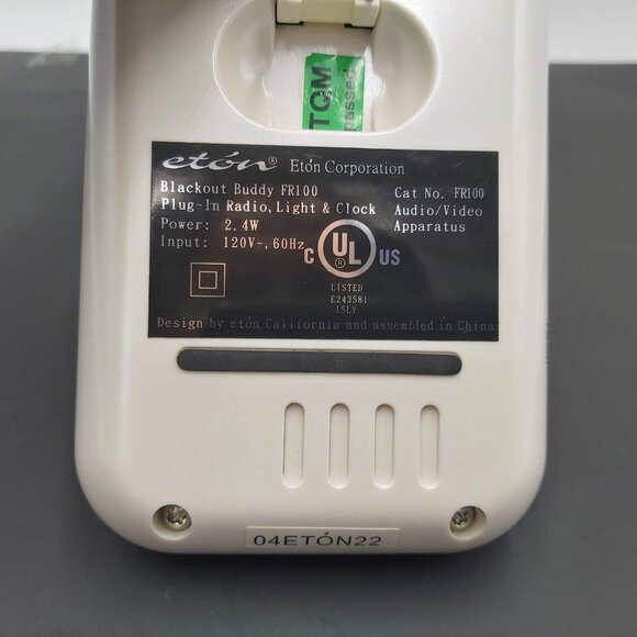 Eton Blackout Buddy FR100 Emergency Radio-Light-AM FM Band- LCD Clock-Alarm - Picture 7 of 14